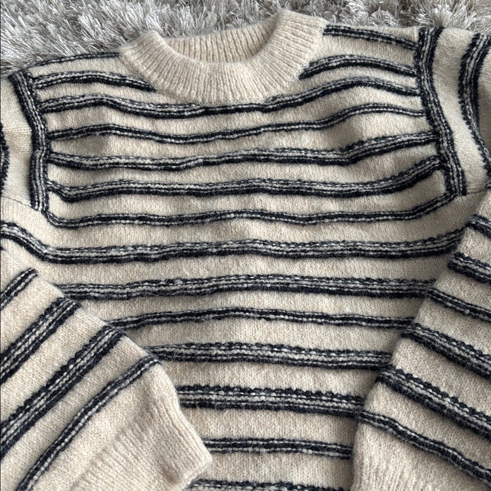 TOPSHOP Sweater🤍✨ - Picture 3 of 6